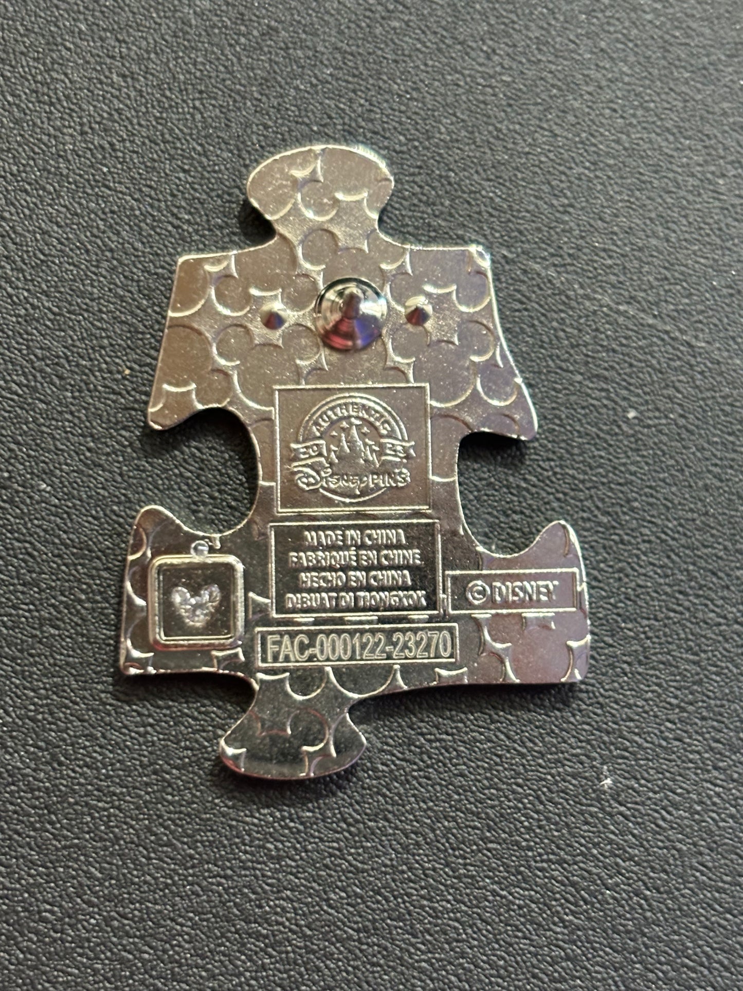 2023 Animal Kingdom Mystery Puzzle - Right Center Pin